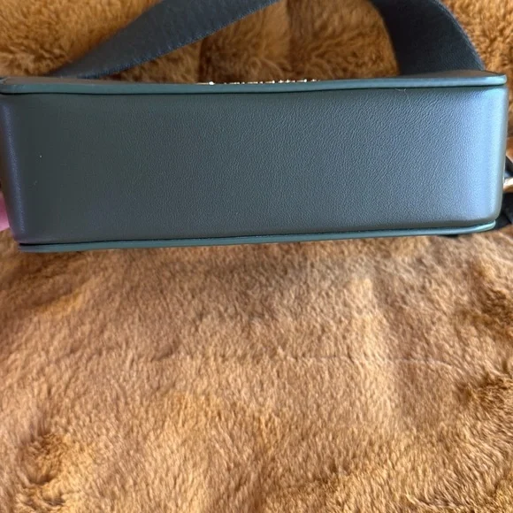 lululemon athletica Green Belt Bag Sleek Minimalist Design - Picture 5 of 7